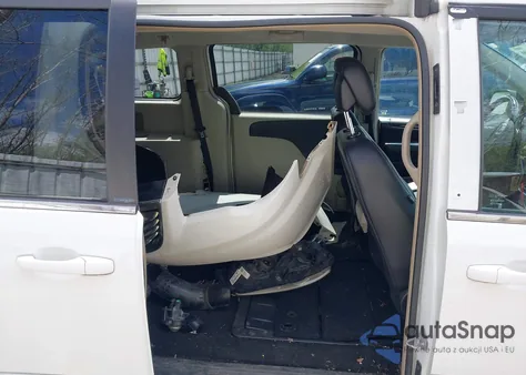 2014 Chrysler Town & Country Touring from USA, damaged, VIN 2C4RC1BGXER207409